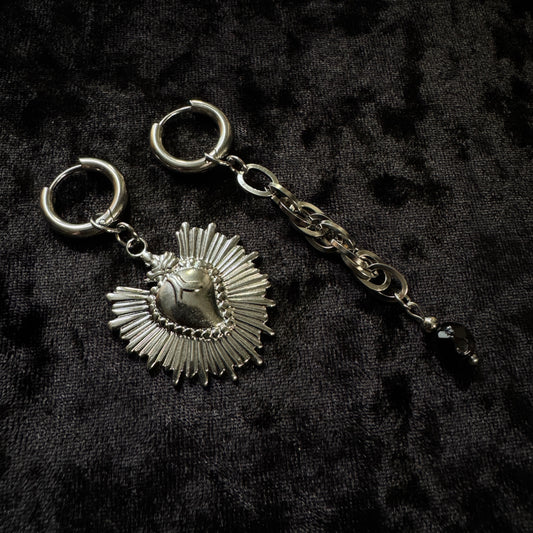 Boucles d’oreilles magiques et upcyclées : Vœu sacré (perle noire de Serbie)