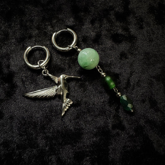 Boucles d’oreilles magiques et upcyclées : Colibri de la forêt