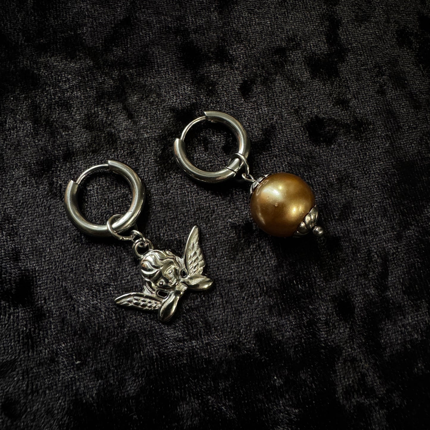 Boucles d’oreilles magiques et upcyclées : Velours du calme (perle du Japon)