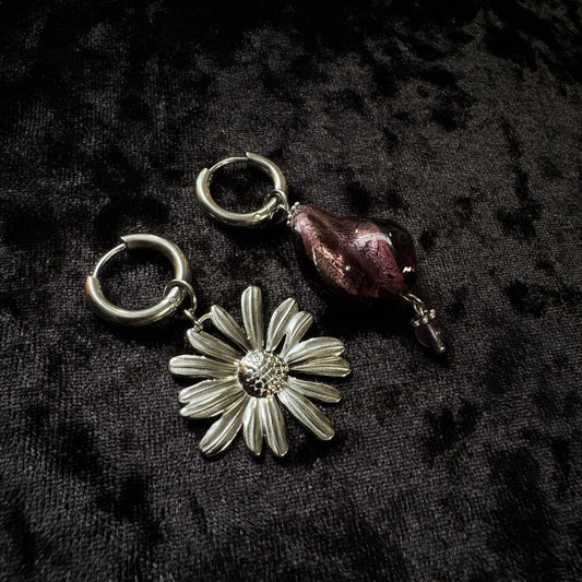 Boucles d’oreilles magiques et upcyclées : Fleur de sirène (perle de verre vintage et d’améthyste)