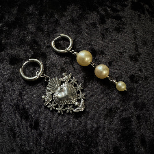 Boucles d’oreilles magiques et upcyclées : cœur fleuri (perles du Japon)