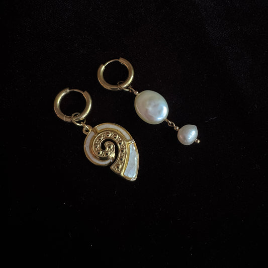 Boucles d’oreilles magiques et upcyclées : Écuméa (nacre et perle d’eau douce)