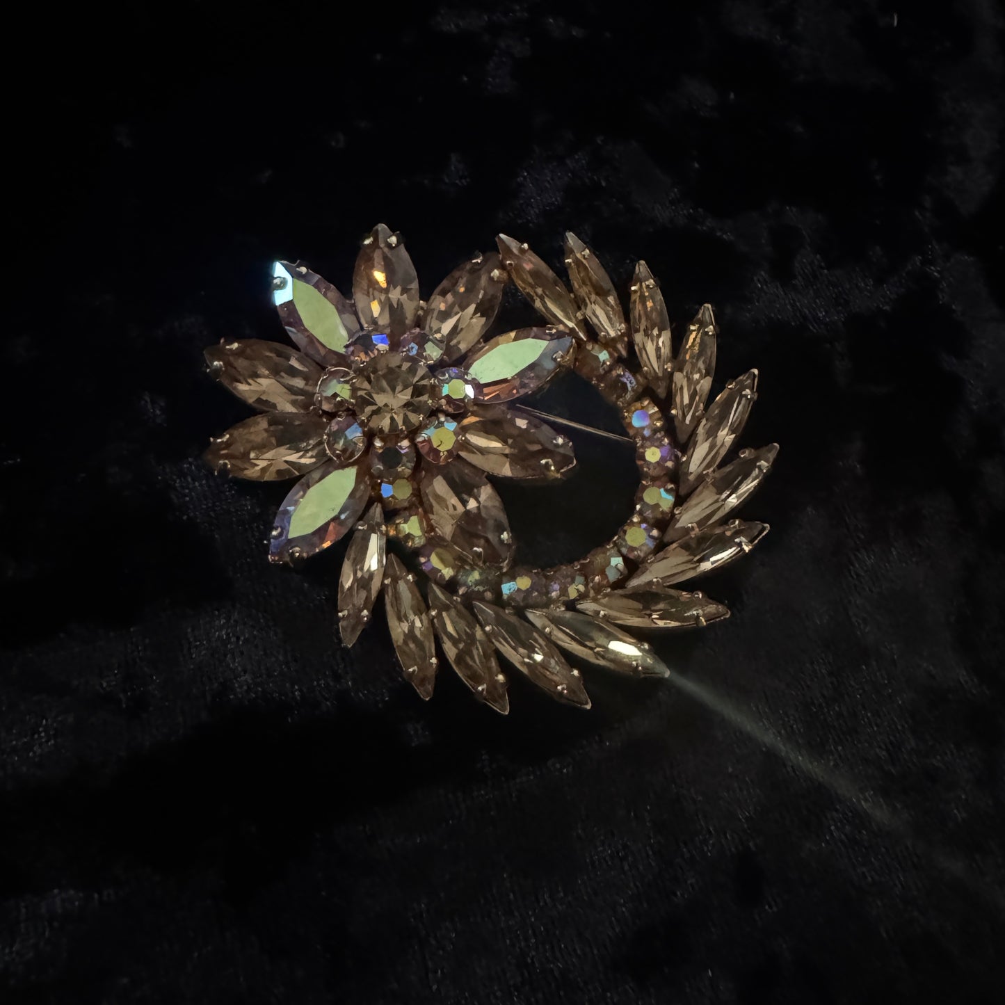 Broche vintage - golden hour