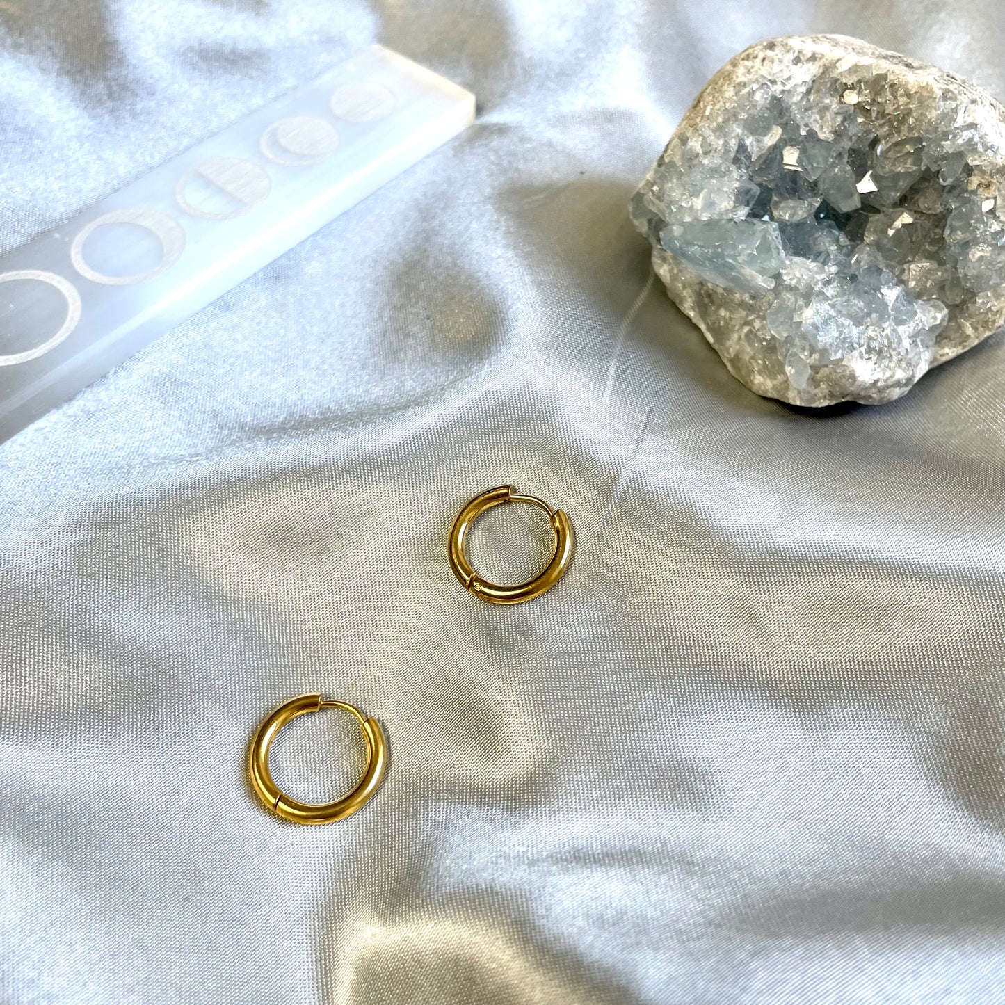 Simple hoop earrings in 14k gold vermeil