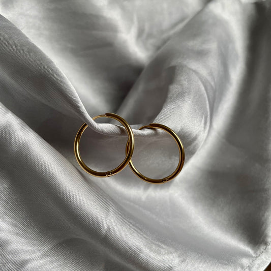 Simple hoop earrings in 14k gold vermeil